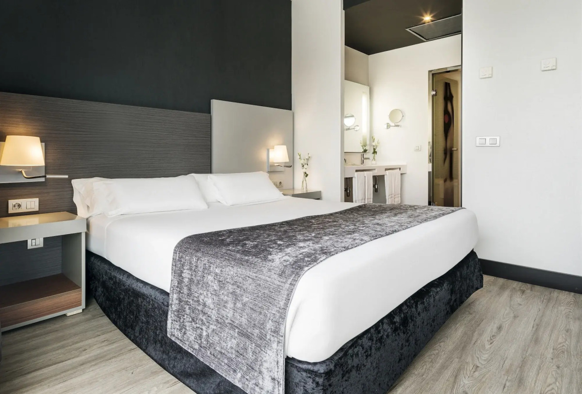 Отель ILUNION Atrium