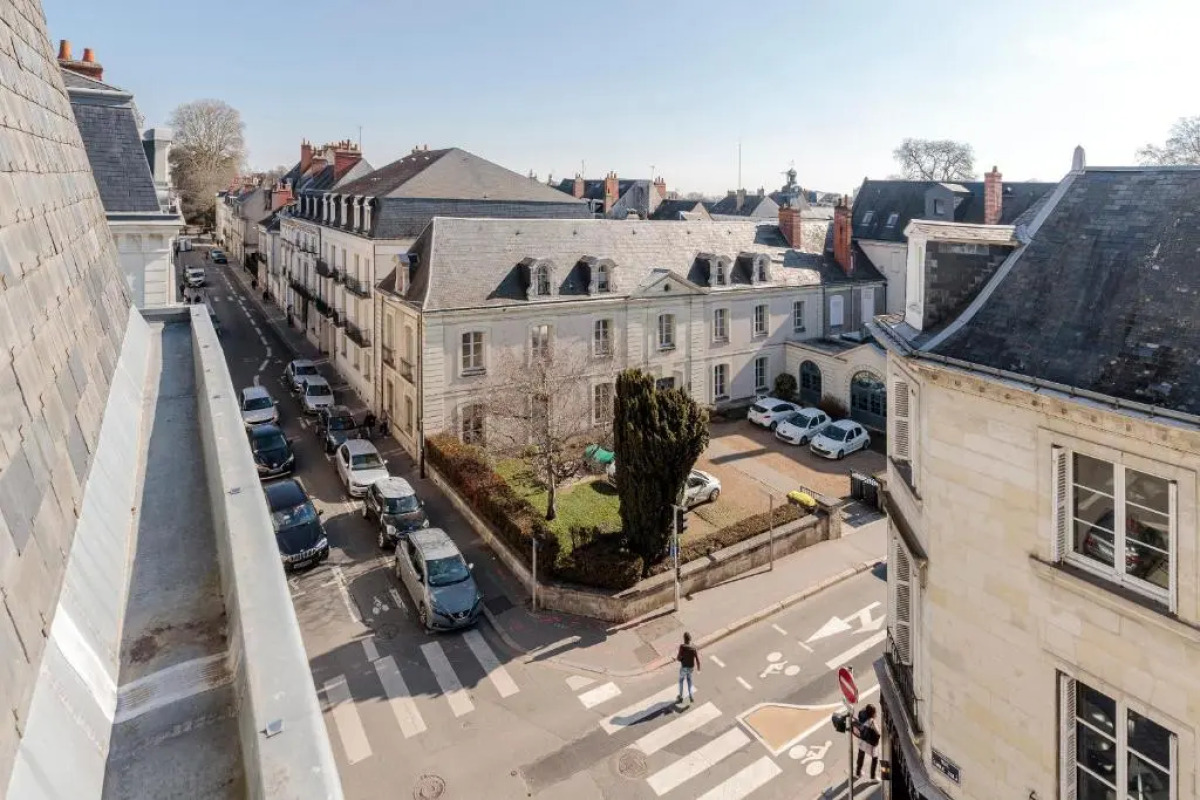 Hôtel Corneille - Entrée autonome, réception en ligne -Encore Mieux