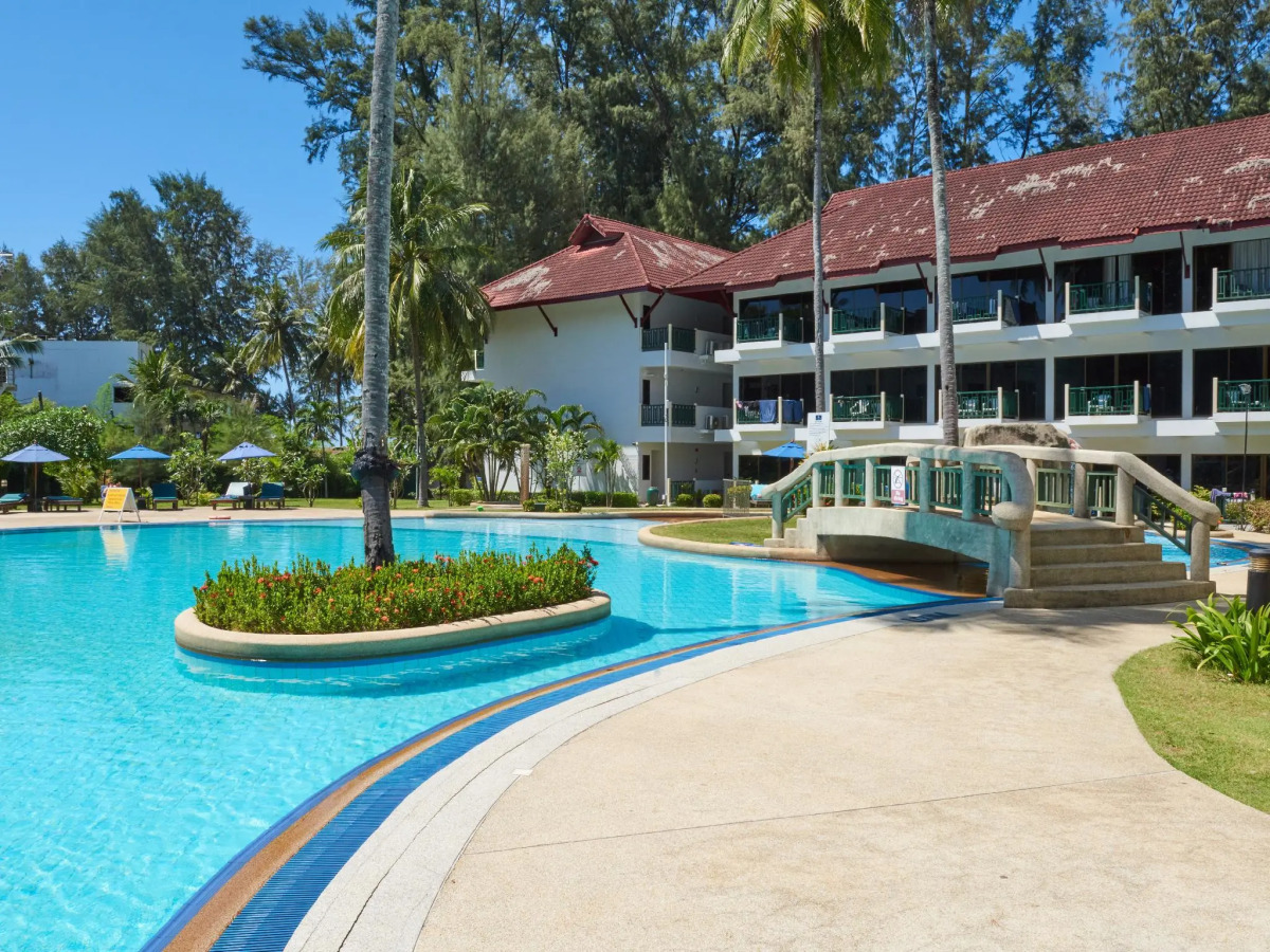 Курортный отель Amora Beach Resort Phuket