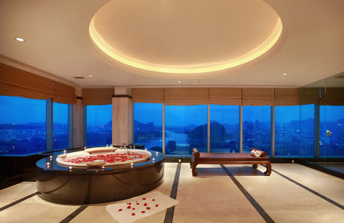 Guilin Lijiang Waterfall Hotel