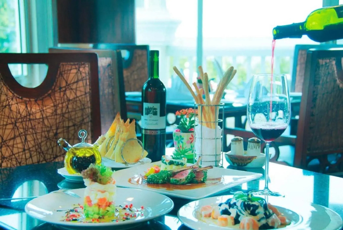 Курортный отель Grand Pacific Sovereign Resort & Spa