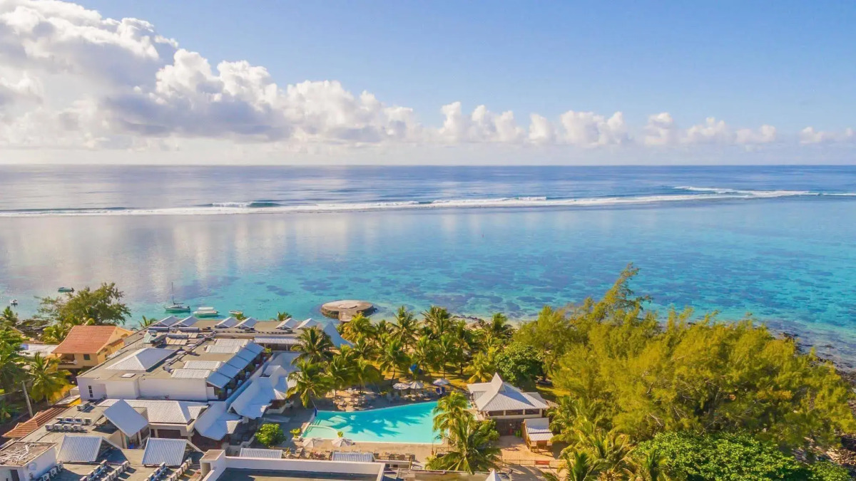 Le Peninsula Bay Beach Resort