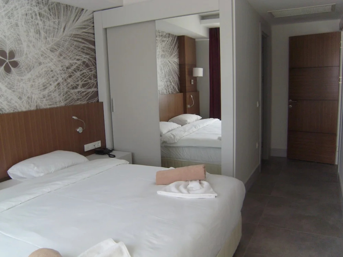 Marine Suites and Spa