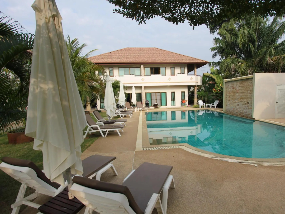 Babylon Pool Villas