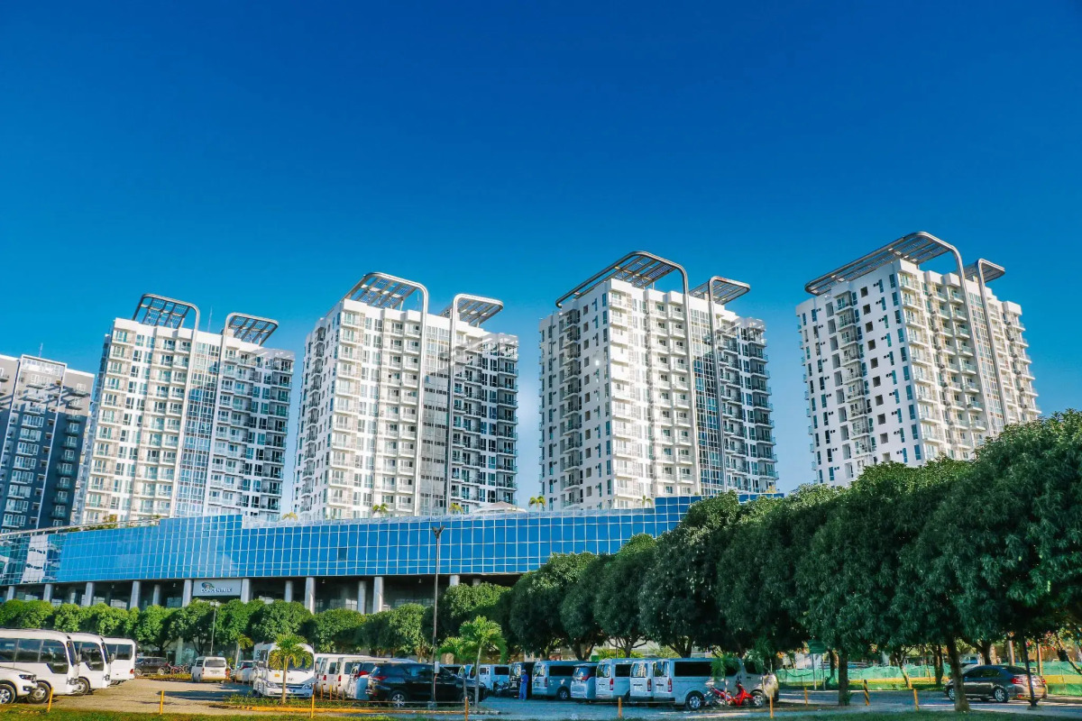 CSuites at 8 Newtown Residences