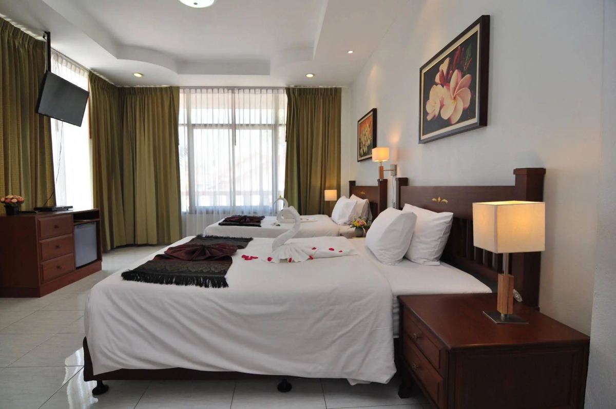 Phuket Leelavadee Hua Ting Resort