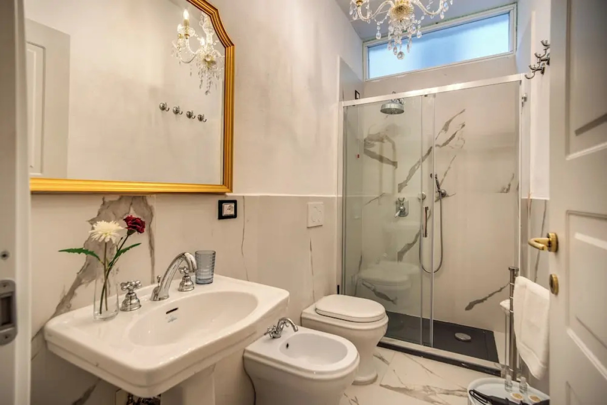 White Mirror  Apartment