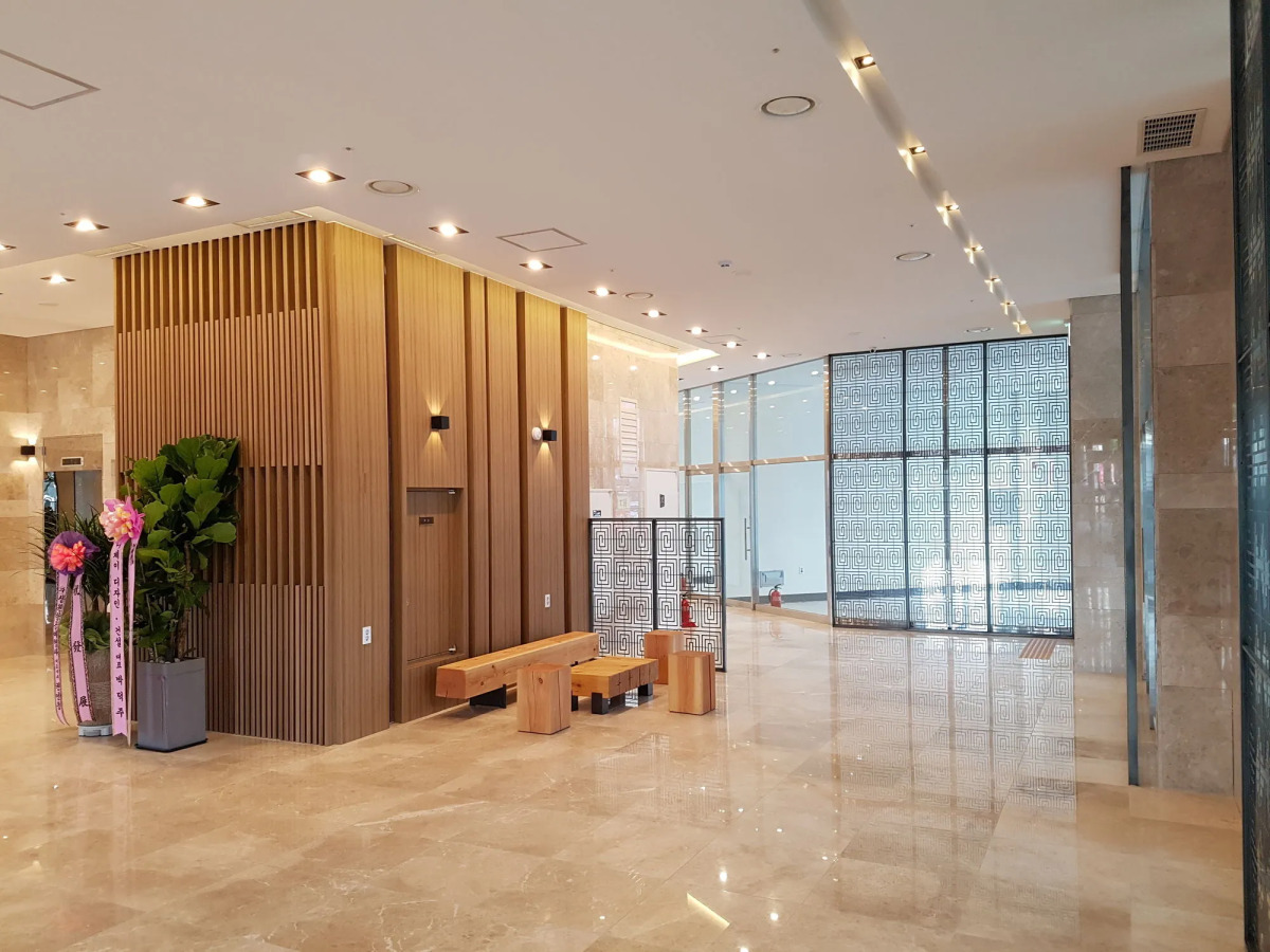 The First Stay Hotel