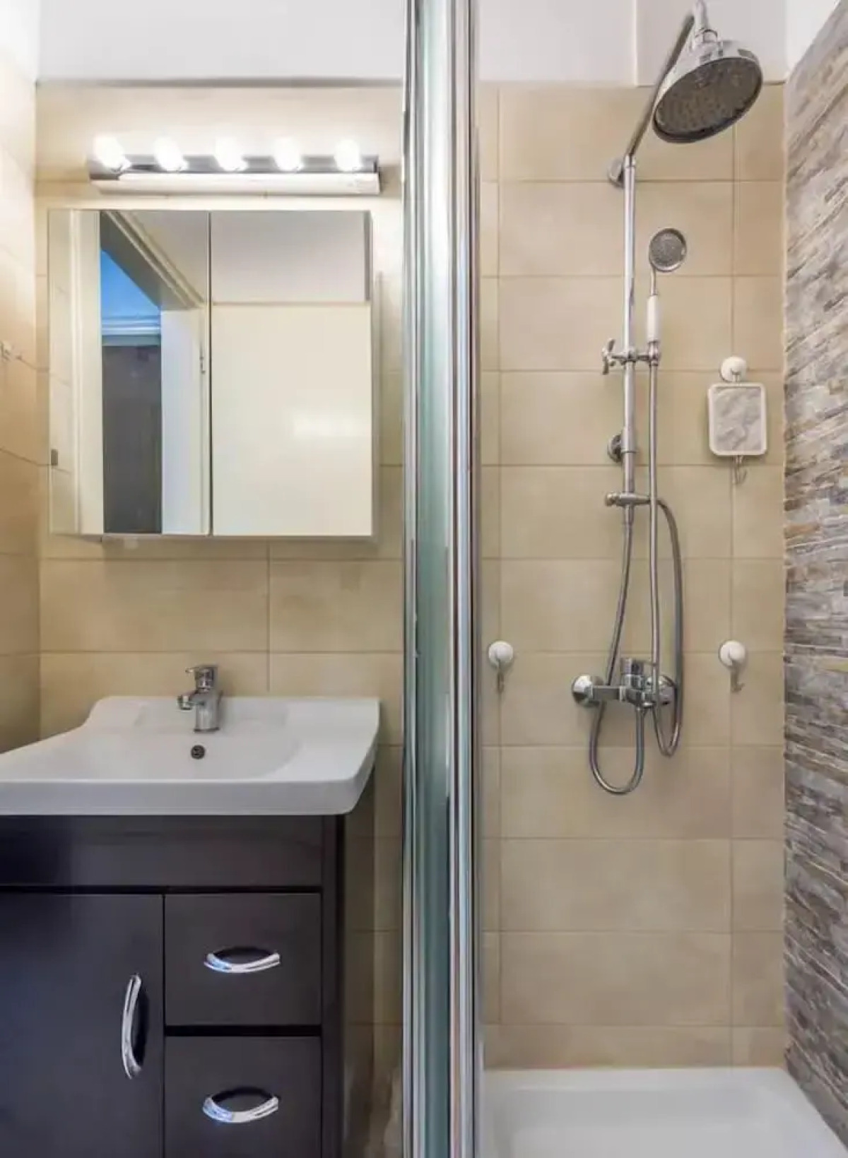 Adorable flat for 4 ppl in Kolonaki