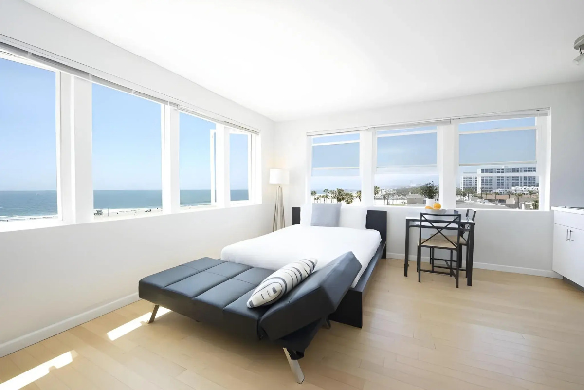 Air Venice on the Beach