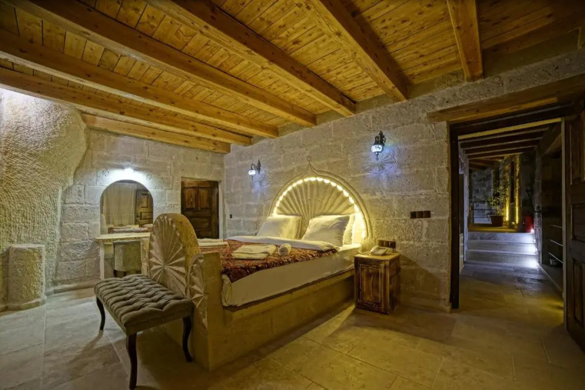 Zeus Cave Suites