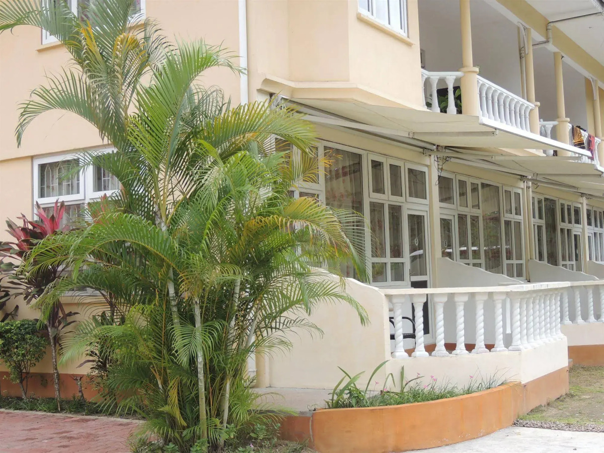 Reef Holiday Apartments