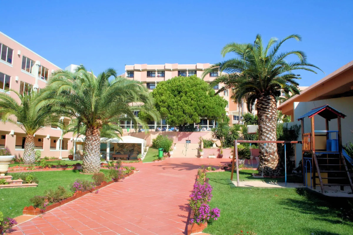 Auramar Beach Resort