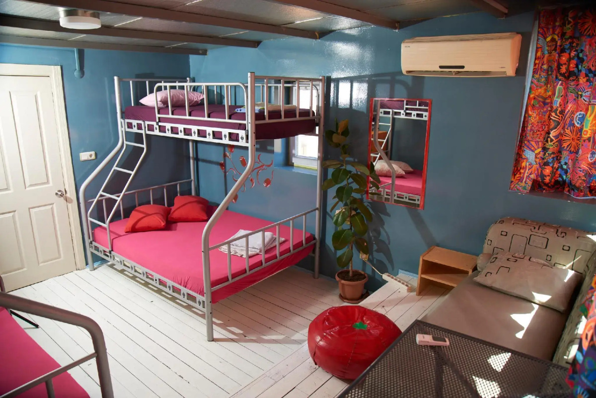 Chilloutlya Hostel&Bar