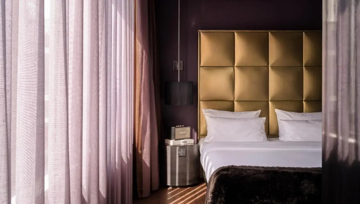 Roomers Frankfurt Central, Autograph Collection