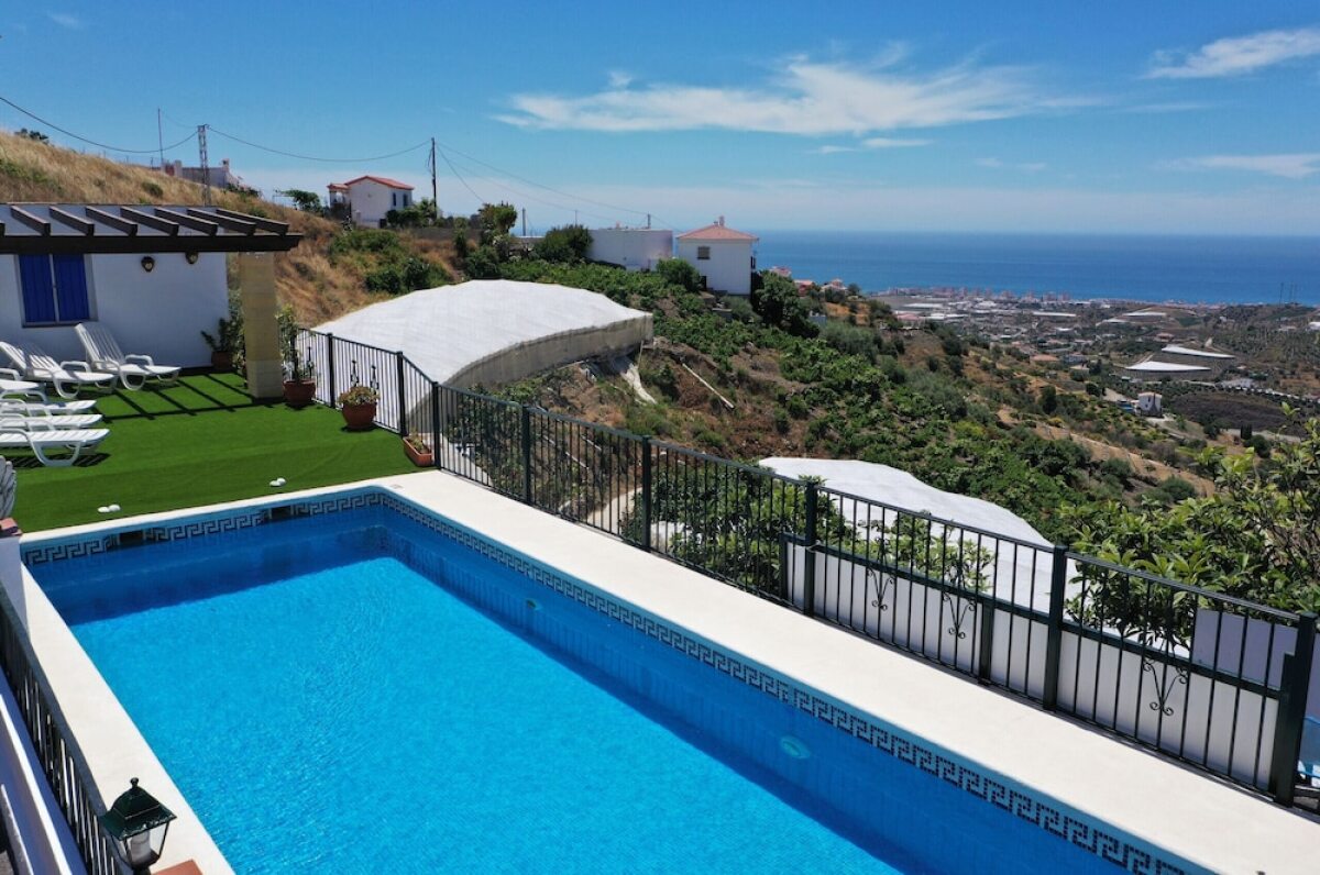 1090 Villa las Flores