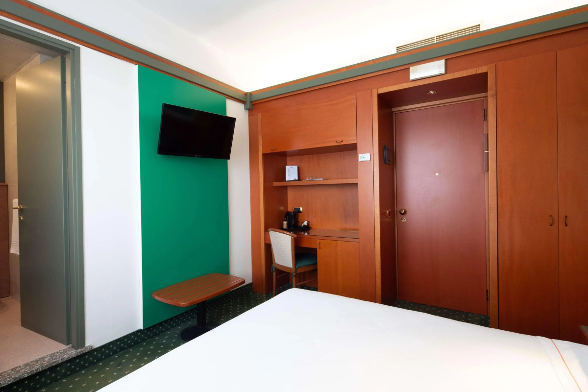 Jet Hotel, Sure Hotel Collection by Best Western