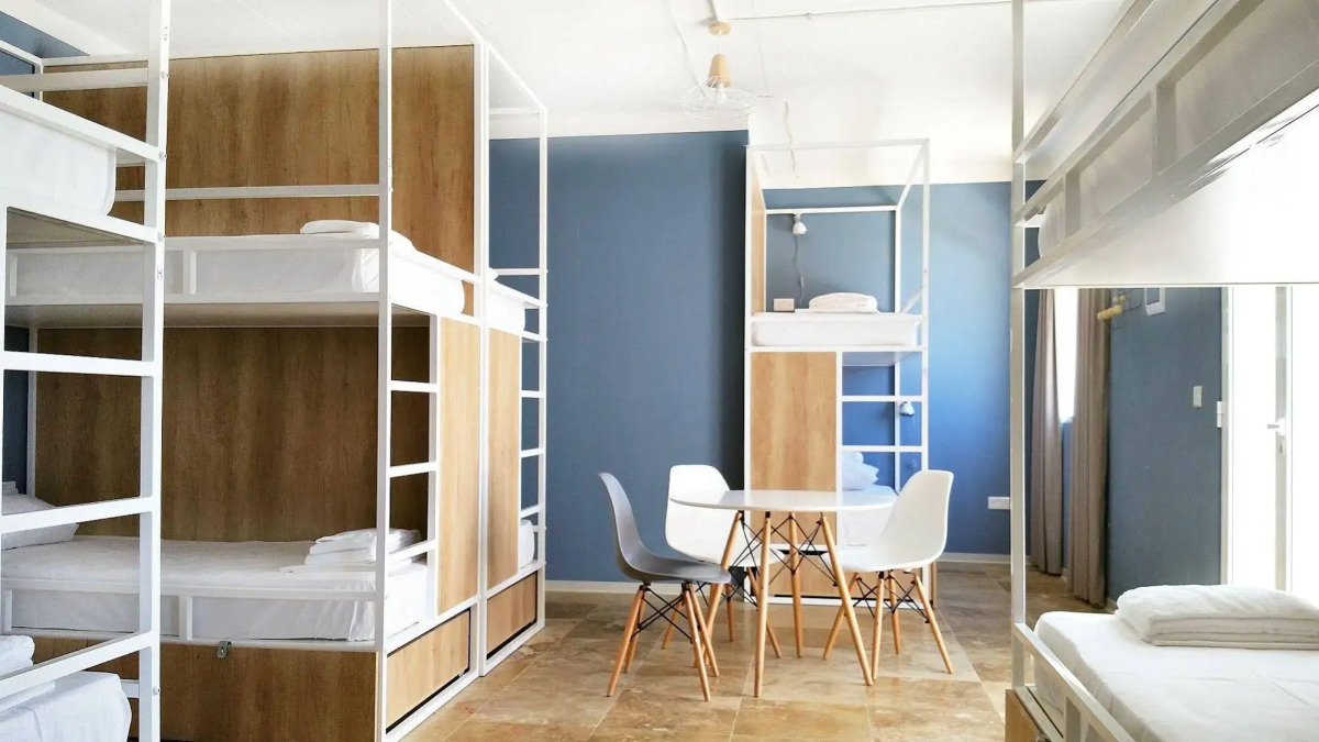 Follow the Sun Boutique Hostel - Pool, Breakfast & Sea Views