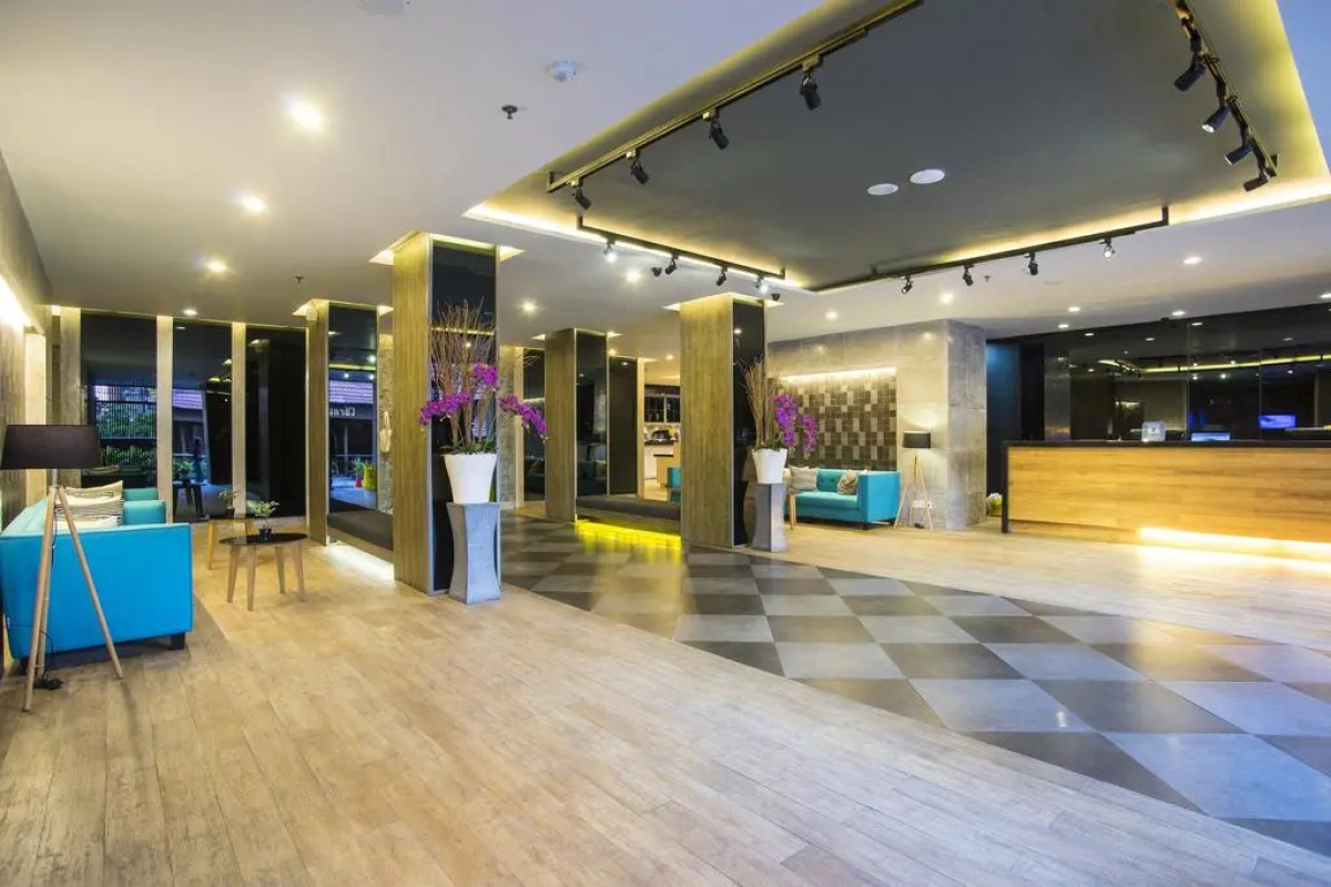 Отель Sevn Legian