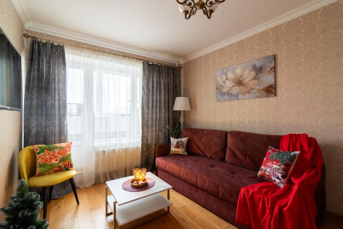 Bon voyage на улице Довженко