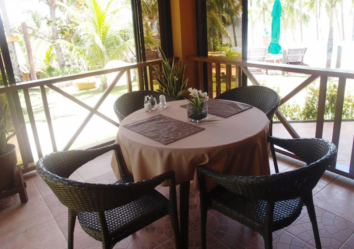 Anda White Beach Resort