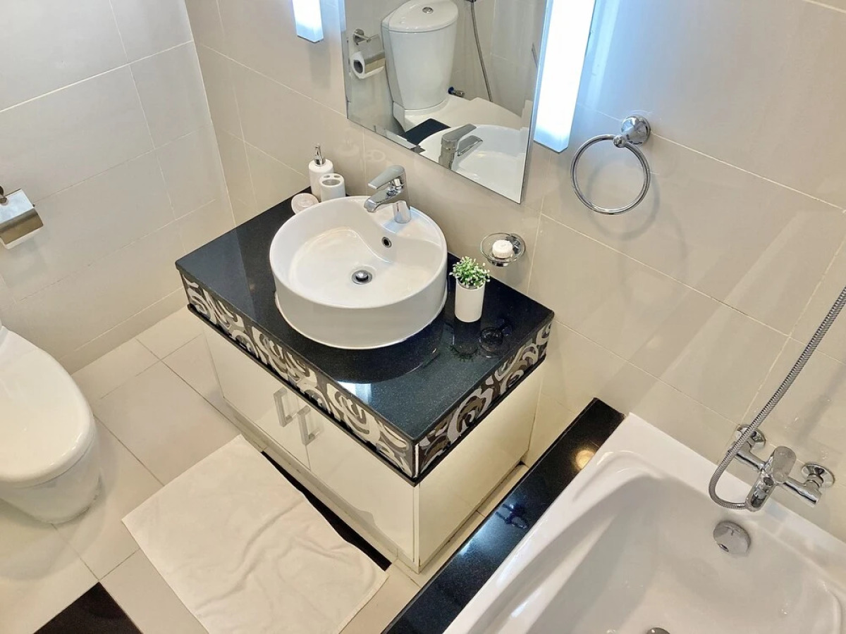 SuperHost - High-rise Chic Apt With Incredible Skyline Views