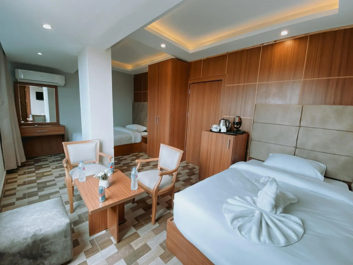 Nine Pyramids View Hotel