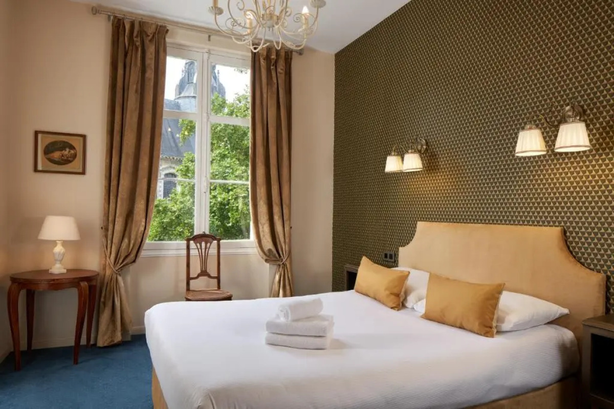 Hotel De France Et De Guise