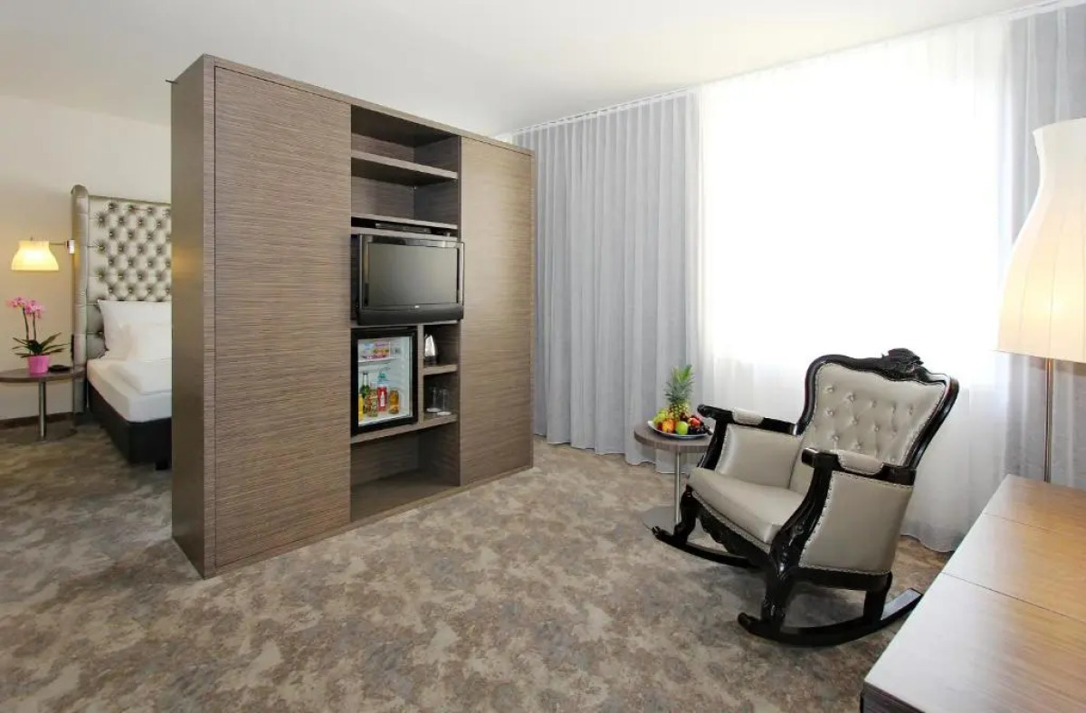 Отель Arcotel John F 