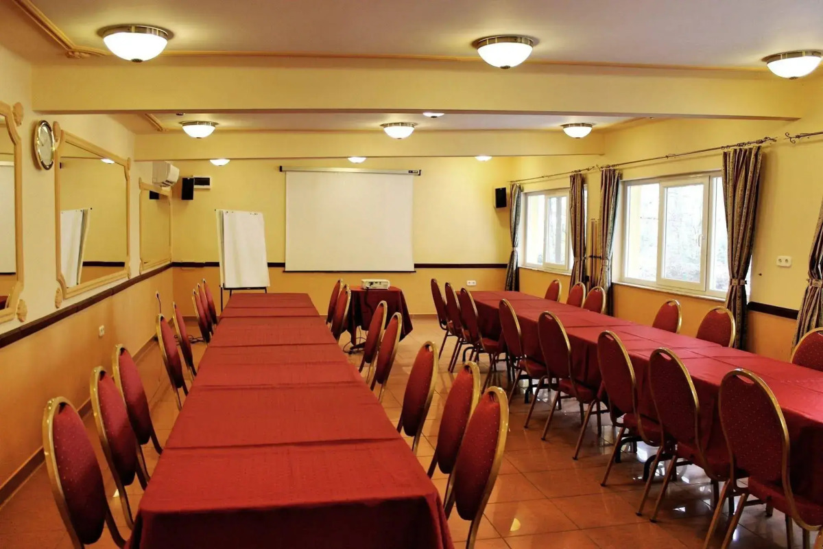 Fried Castle Hotel and Restaurant