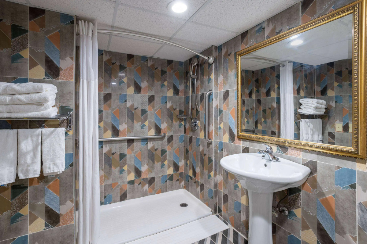 Days Hotel by Wyndham North Bergen NYC Area