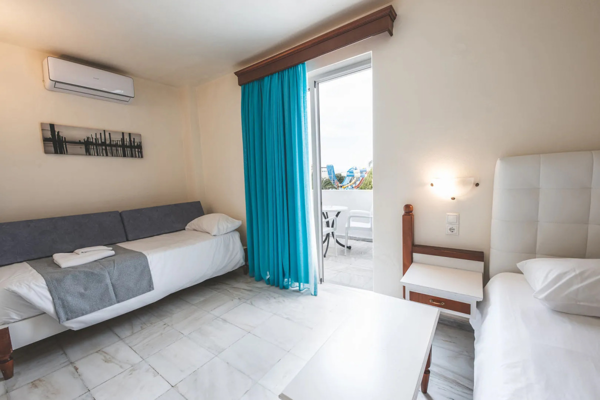 Отель Chrispy Waterpark Resort