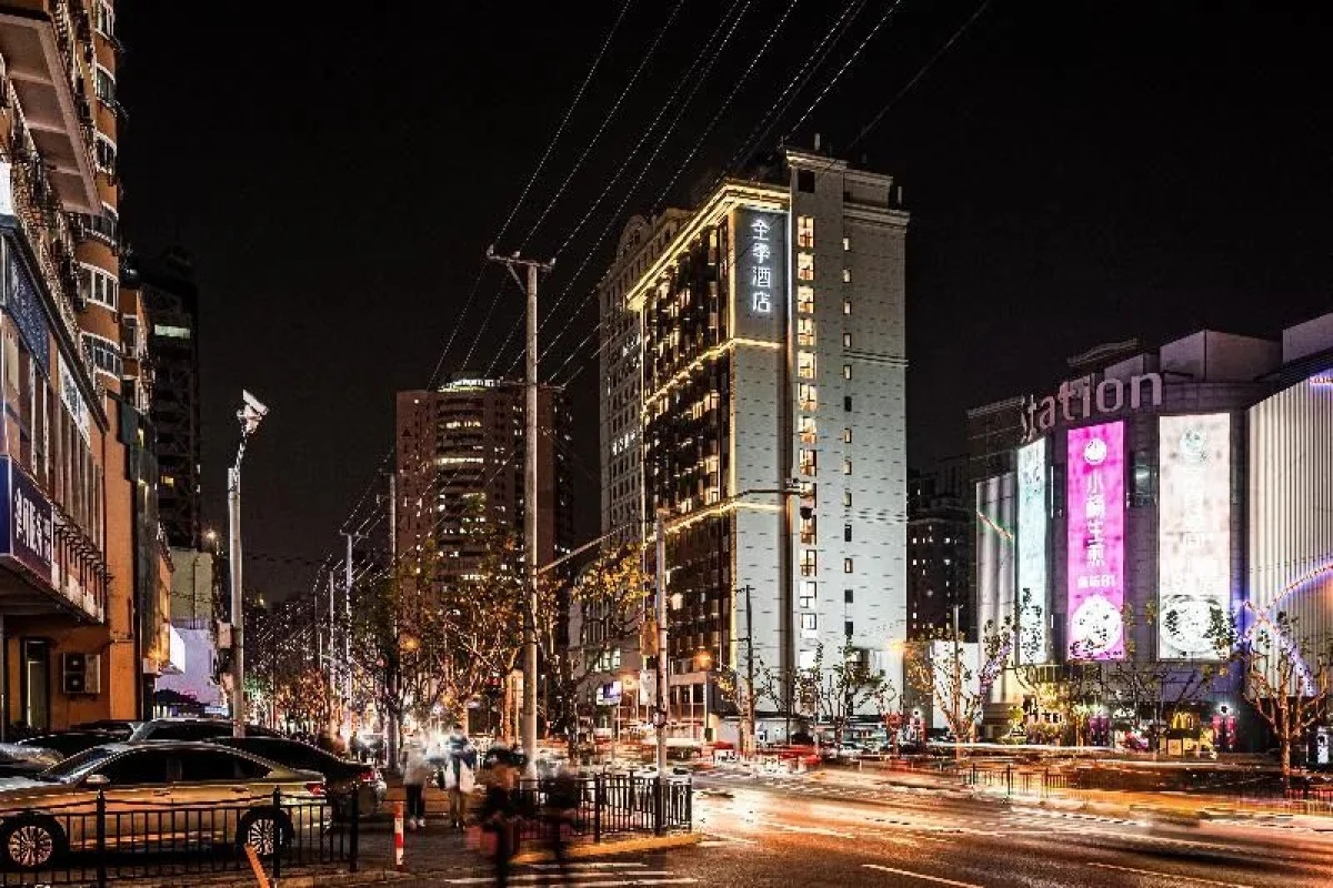 Ji Hotel (Shanghai Lujiabang Road Metro Station)