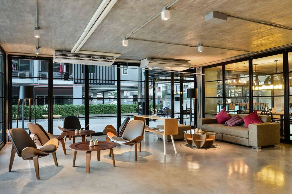 De Botan Srinakarin Hotel & Residence