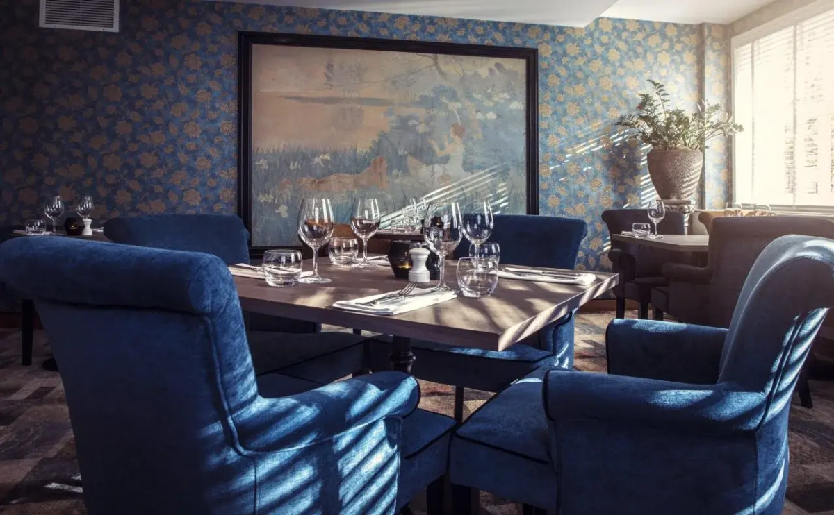 Carlton Ambassador Hotel