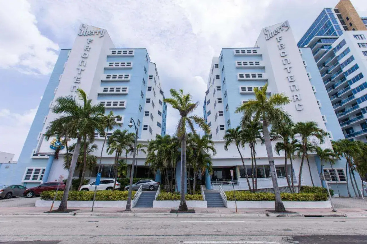 Sherry Frontenac Oceanfront Hotel