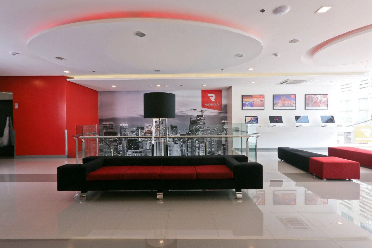 Red Planet Makati Amorsolo