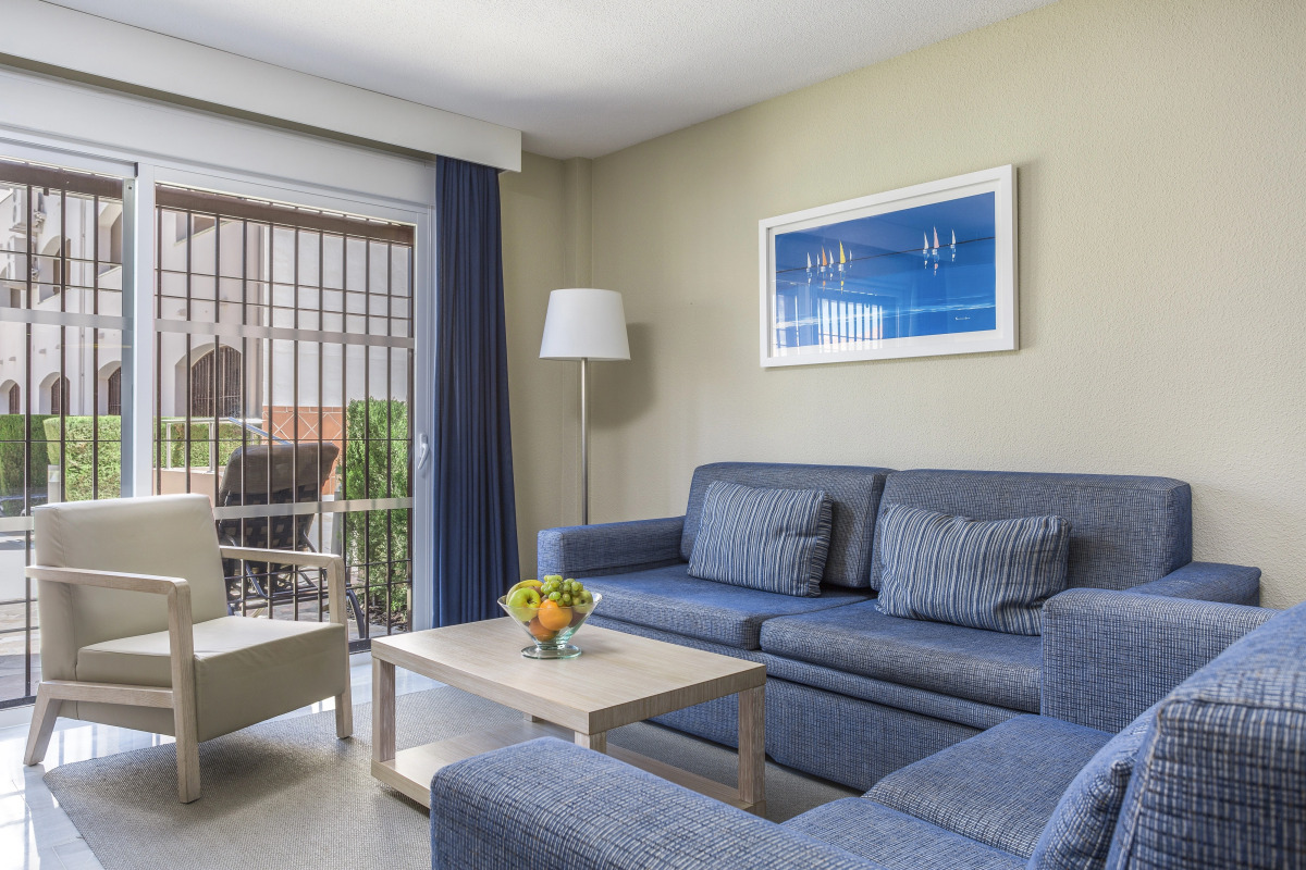 Отель Los Amigos Beach Club