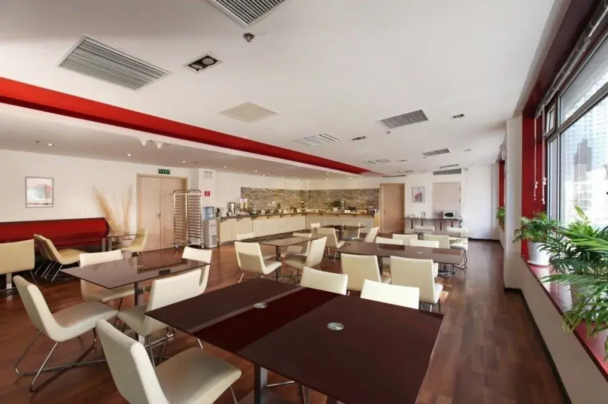 Ibis Dalian Zhongshan Square Hotel