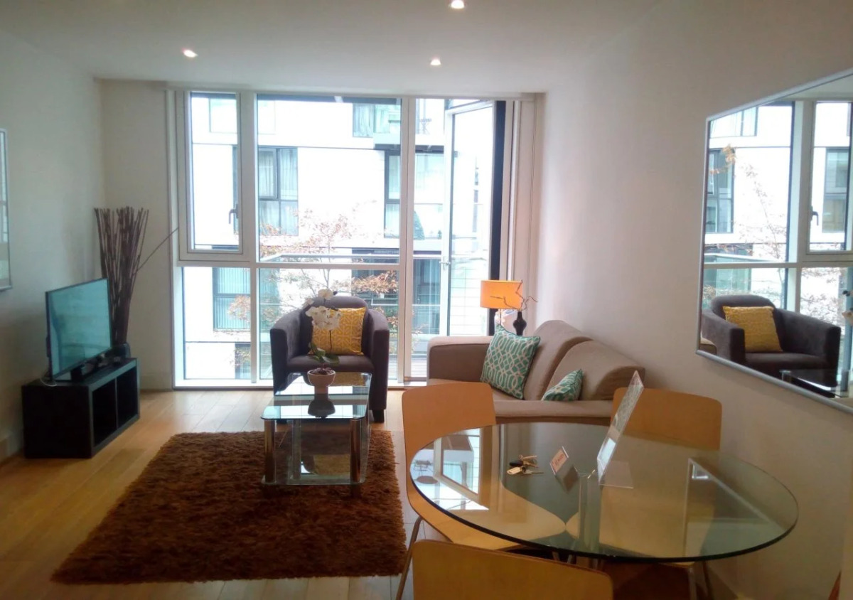 Still Life Tower Hill Deluxe