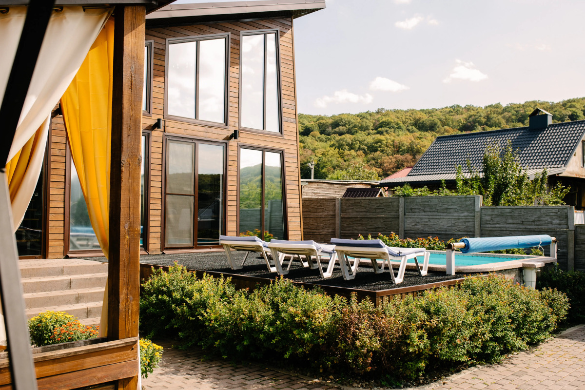 Гостевой дом Барни с горячим бассейном и видом на закат