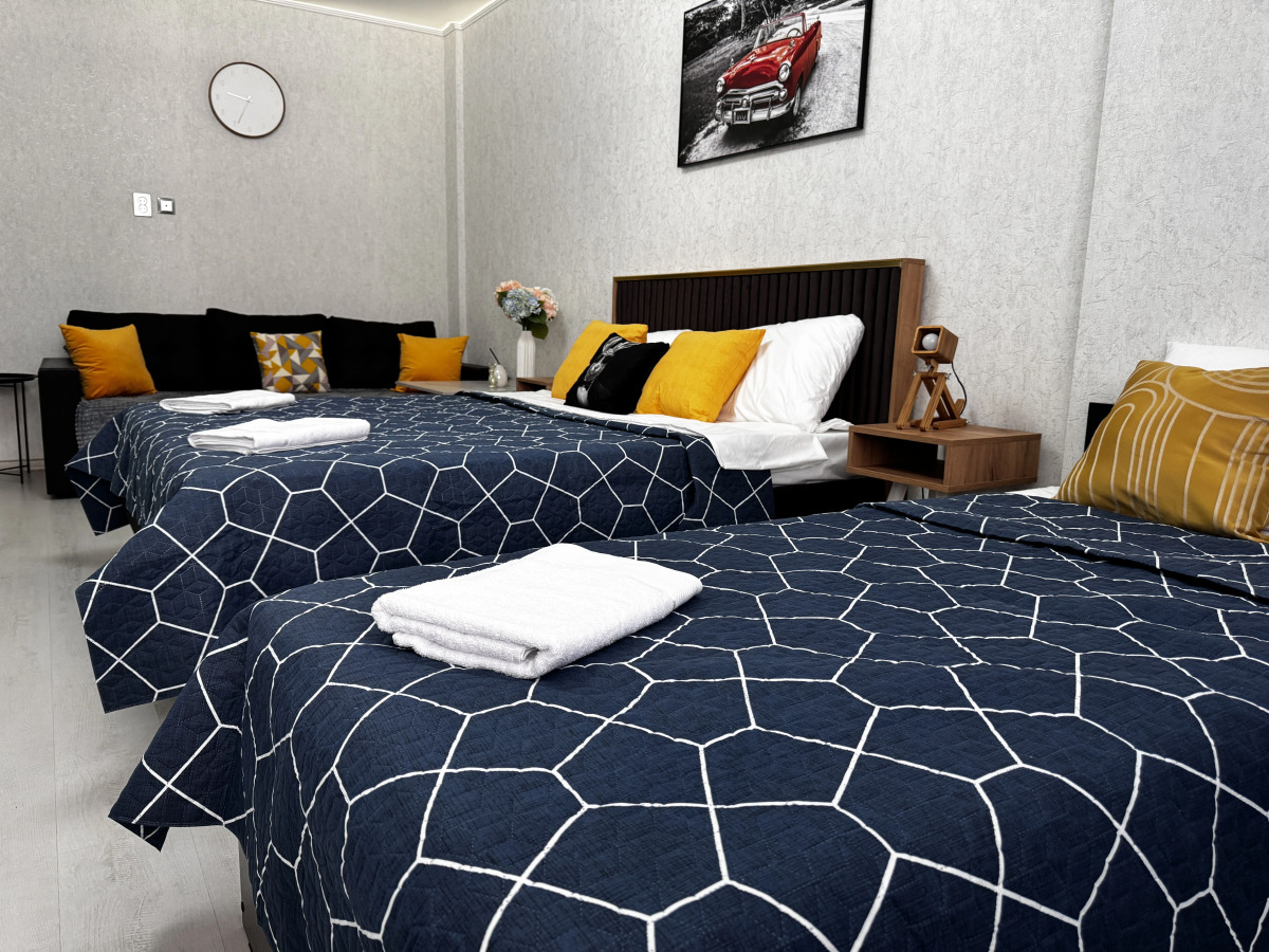 Квартира Новая Двухкомнатная квартира до 8 человек прямо у входа в метро