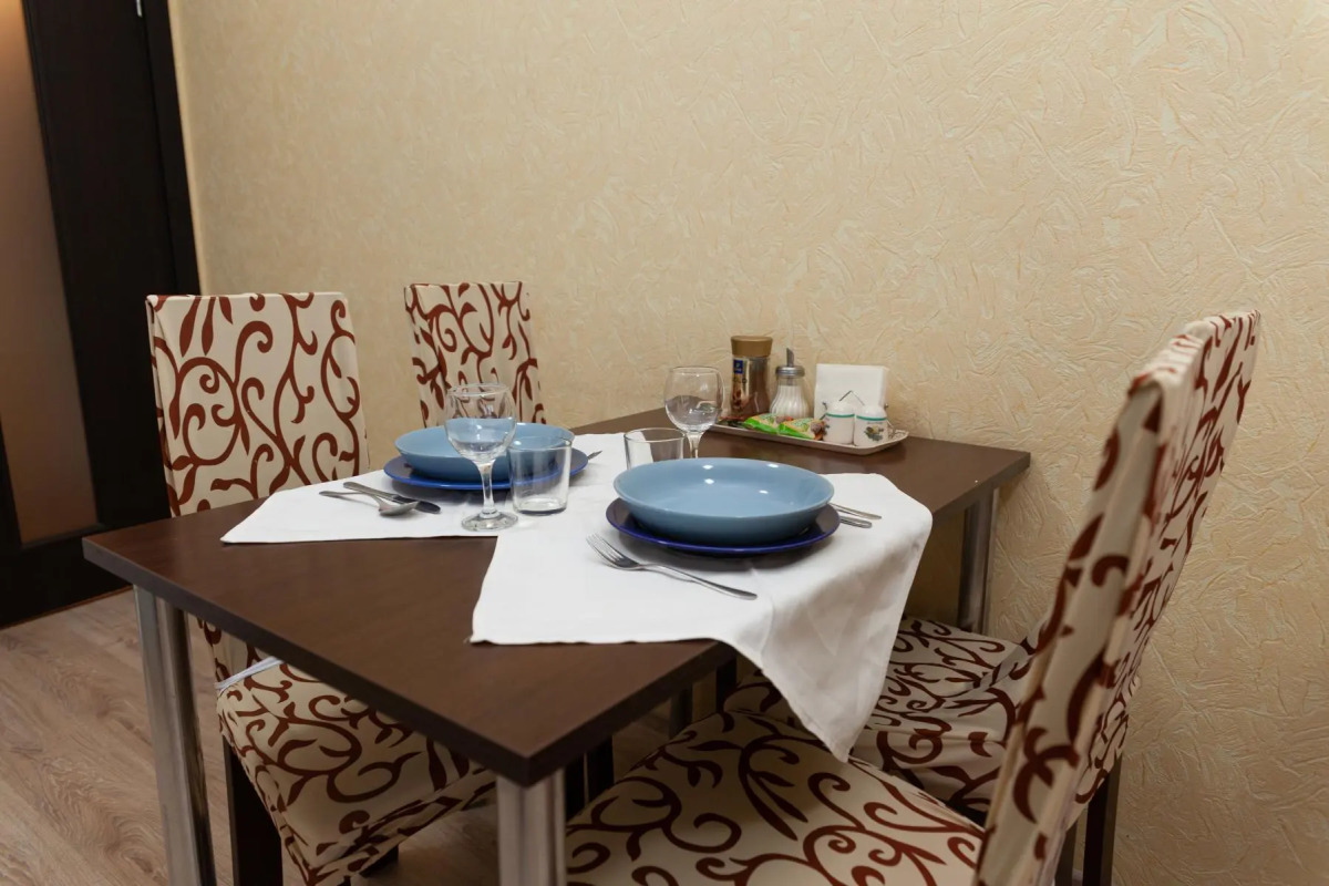 Апартаменты однокомнатные (117) Серебровская 91