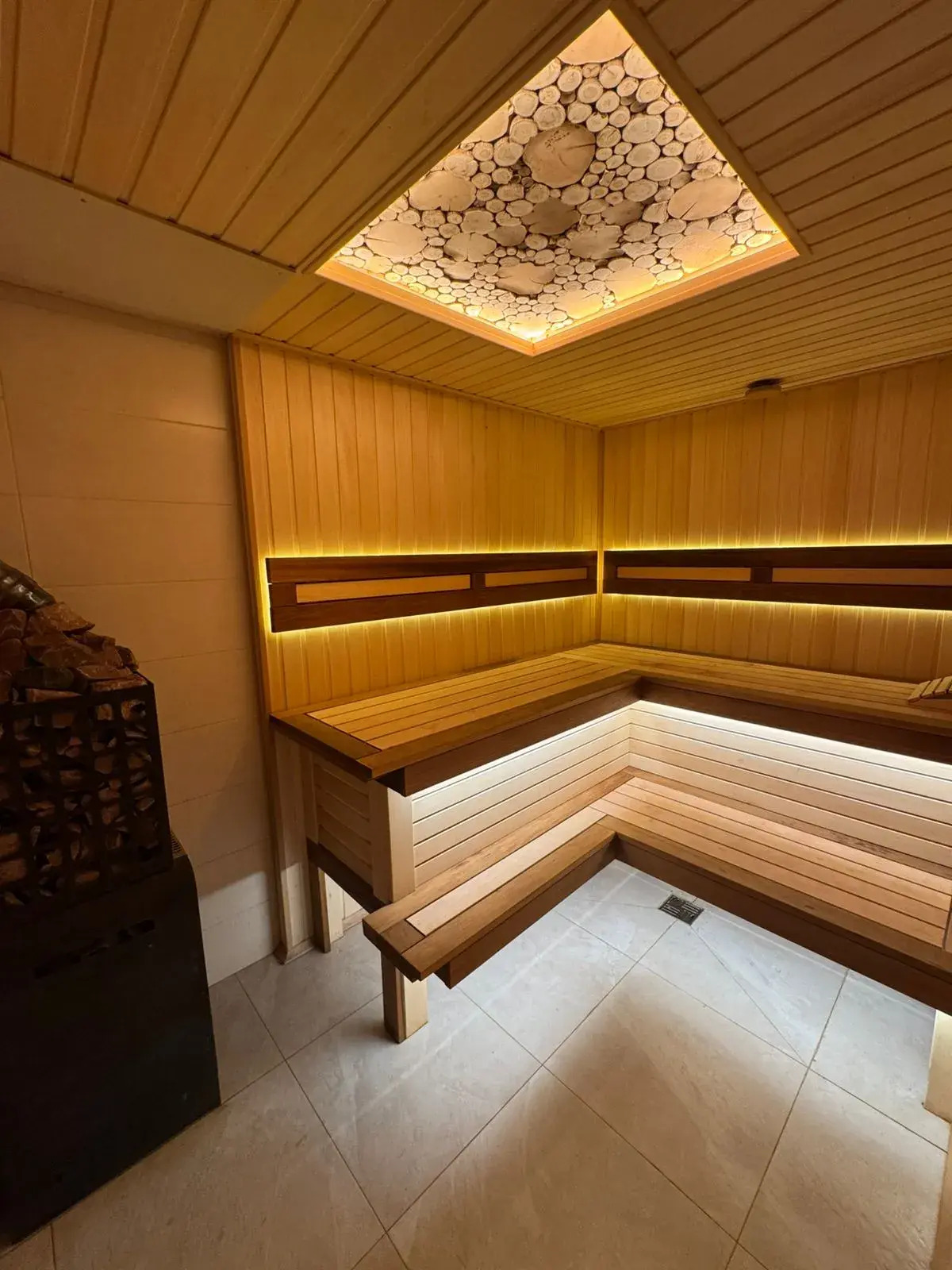 Отель Амаро