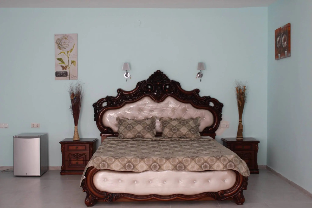 Отель Nine Brothers