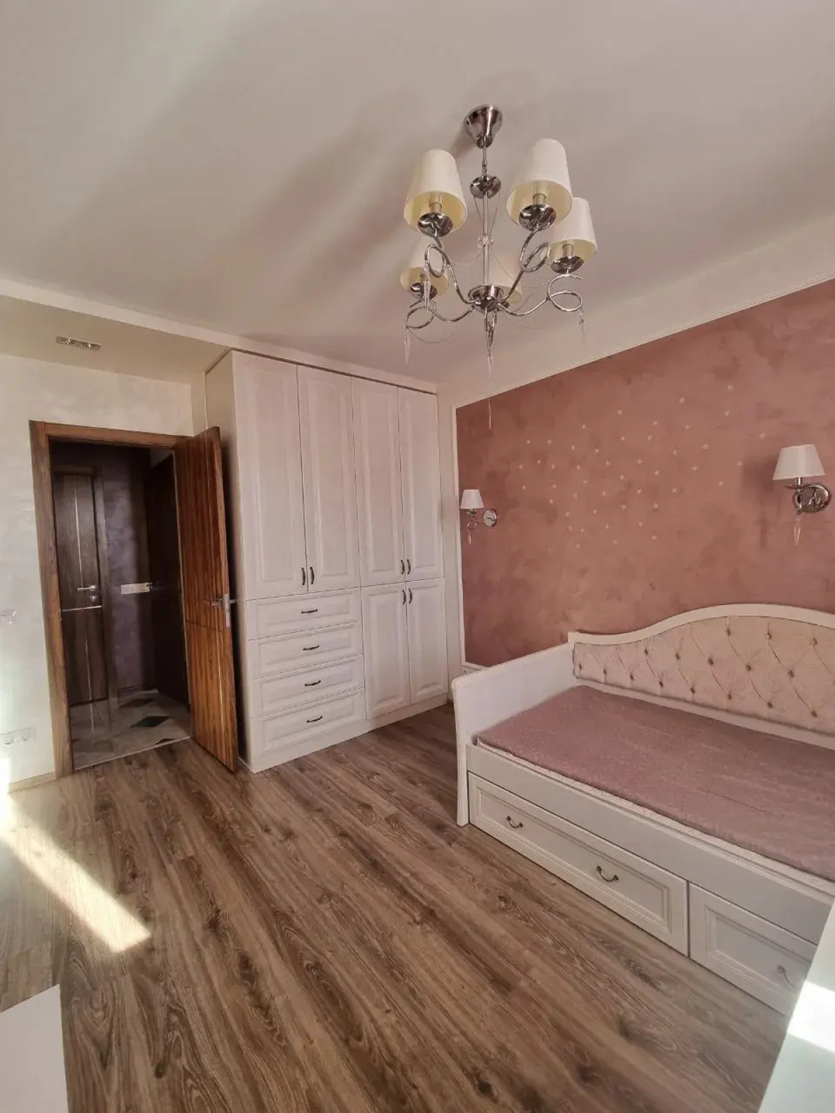 Квартира Трехкомнатная у Набережной Грина