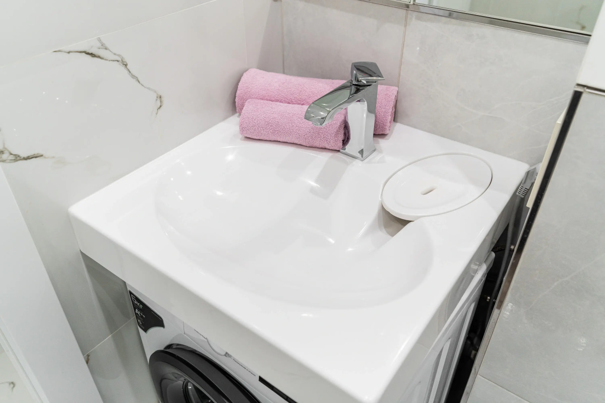 Апартаменты в Совpeмeннoм ЖK в Пяти Минутaх Ходьбы oт Мopя от LеtоApart