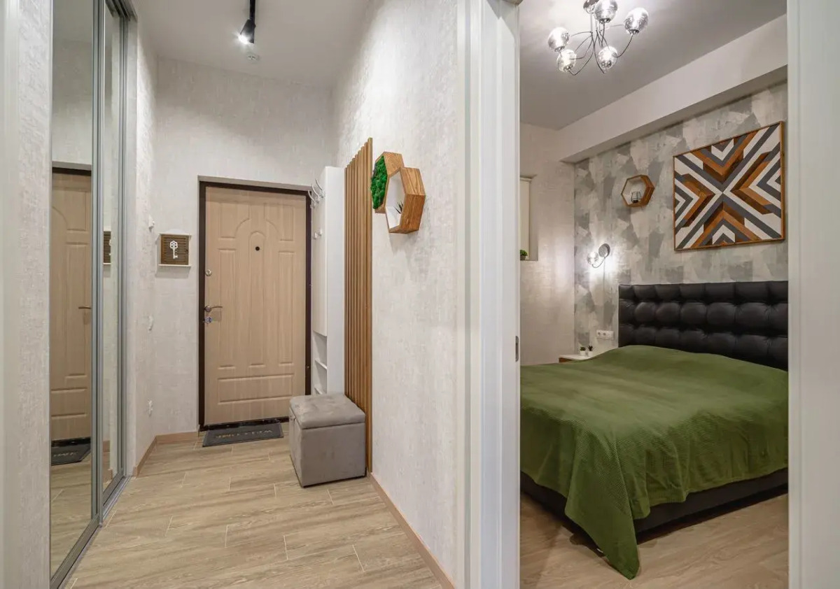 Апартаменты на Ялтинской улице, 12А. ЖК «Шато Лувр»