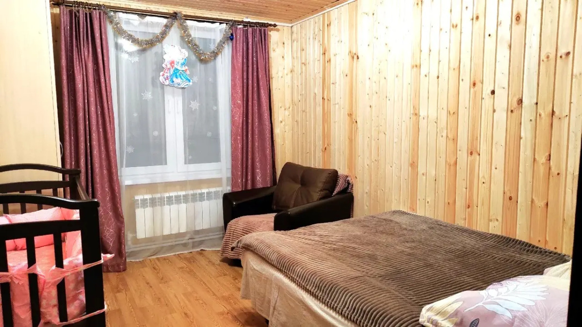 Коттедж с баней в сосновом бору у озера, рядом с турбазой Чайка