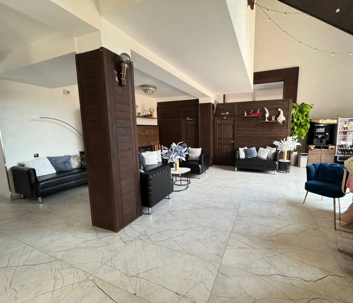 Апартаменты студия с видом на Кавказские горы есть бассейн и баня